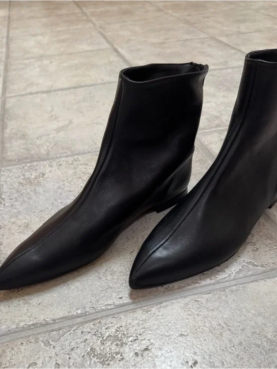 NWOT Clizia Italian booties. Black-European size 40. Leather upper and lining. - Picture 5 of 11